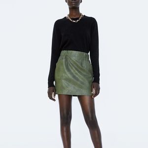 Zara leather mini skirt with pockets